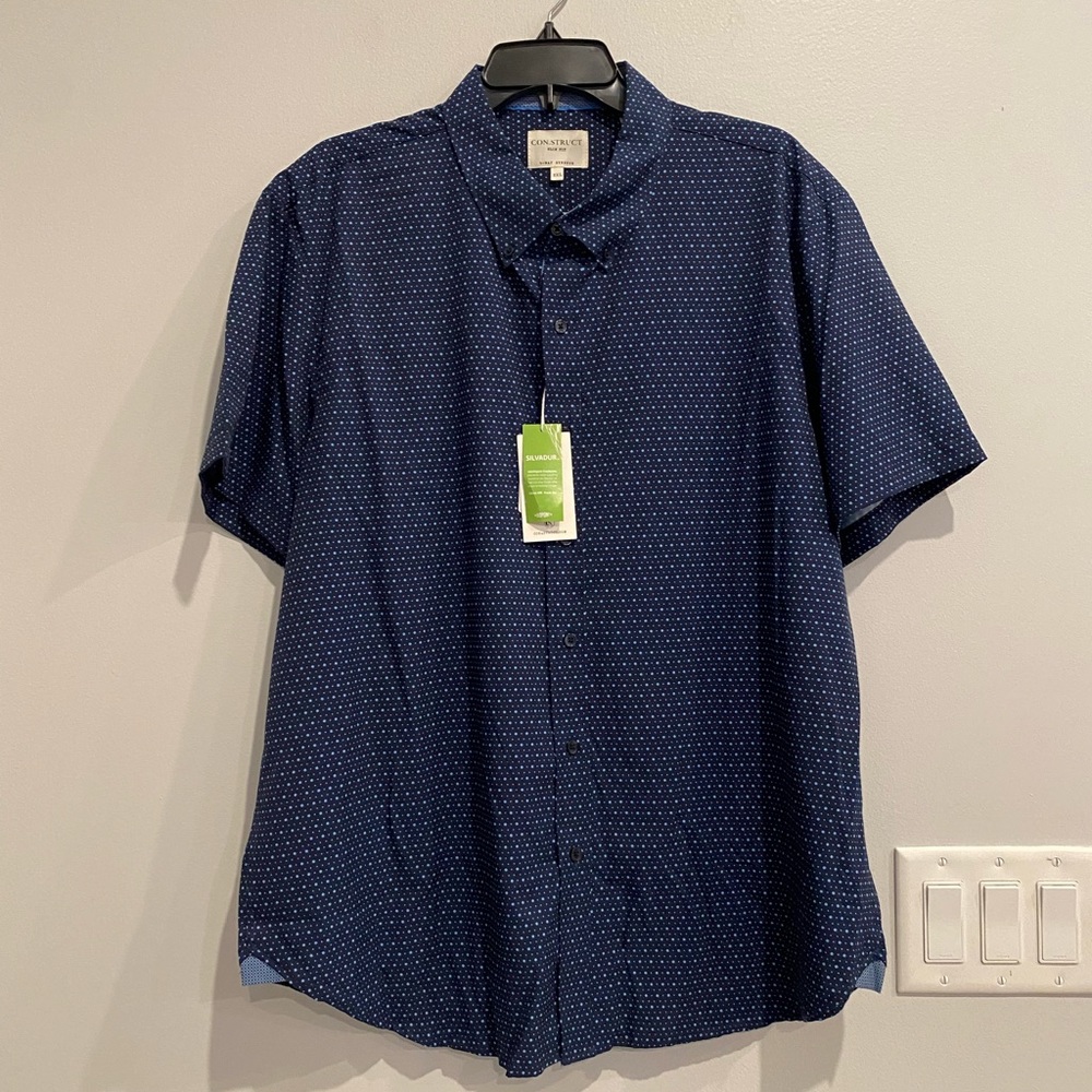 New with tags! Construct Men’s Microdot Short-Sleeve Button Down Shirt